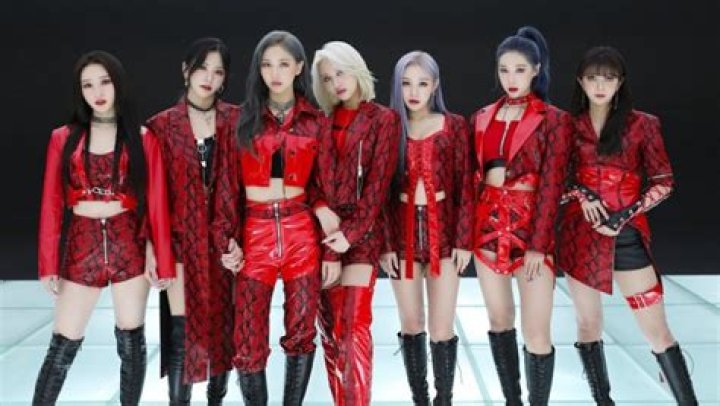 Did any members leave Dreamcatcher?