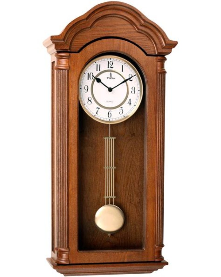 Do pendulum clocks require power?