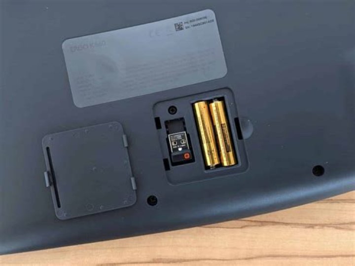 Does Logitech keyboard come with USB?