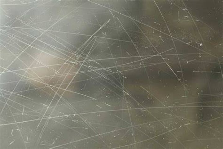 Does starphire glass scratch?