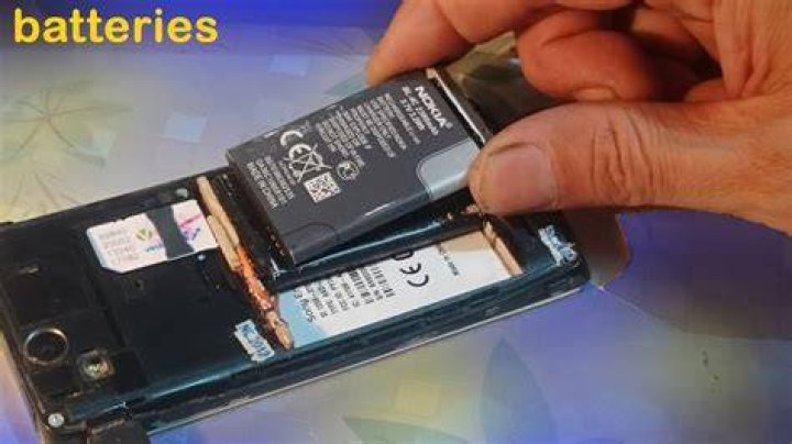 How do I change the battery on my Nokia phone?