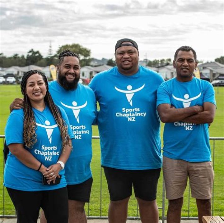 How do you become a sports chaplain?