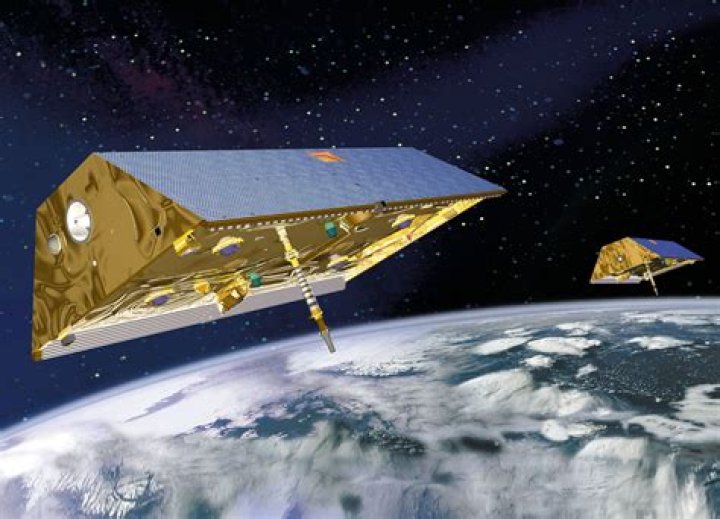 How does Gravity Recovery and Climate Experiment Work?