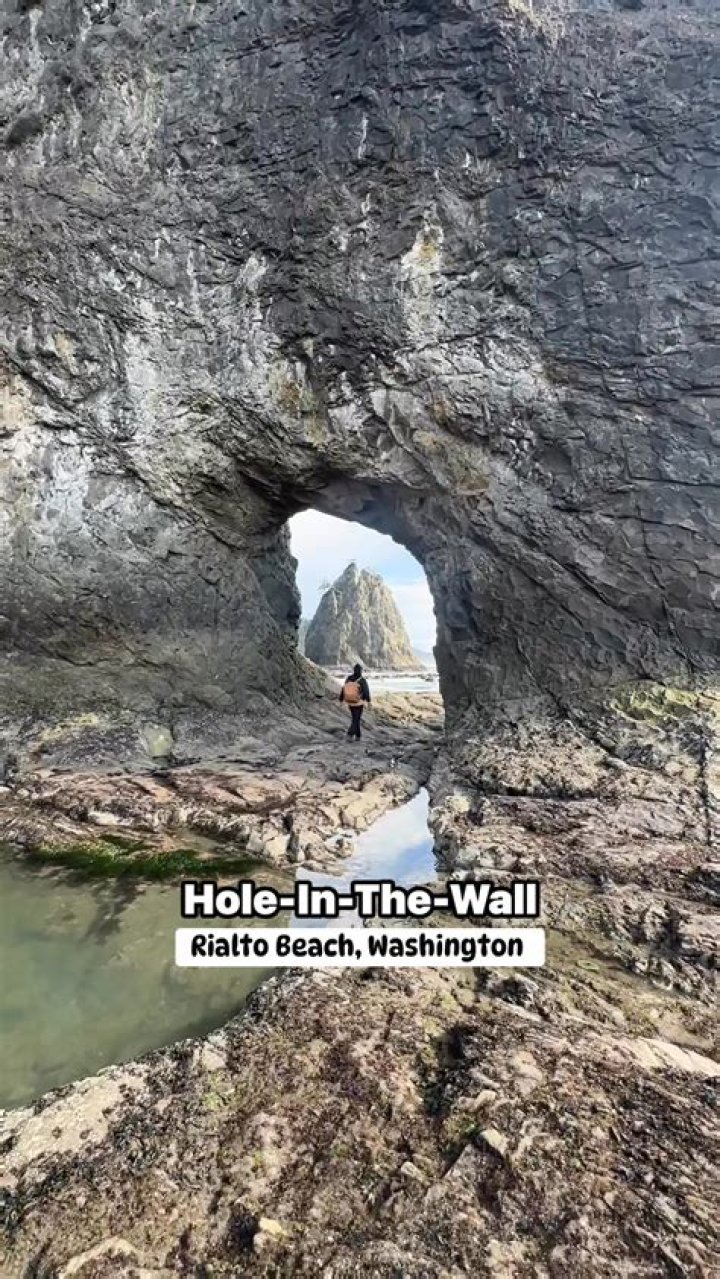How far is hole in the wall from Rialto Beach?