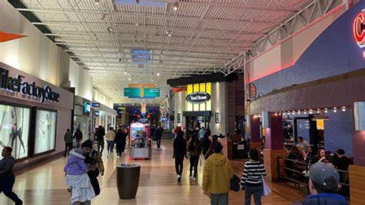 How long is Arundel Mills Mall?