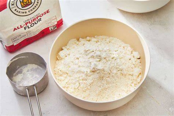 How many cups are in 4lbs of flour?