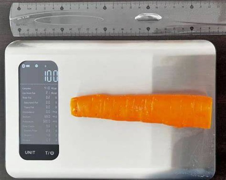 How many cups is 100g of carrot?