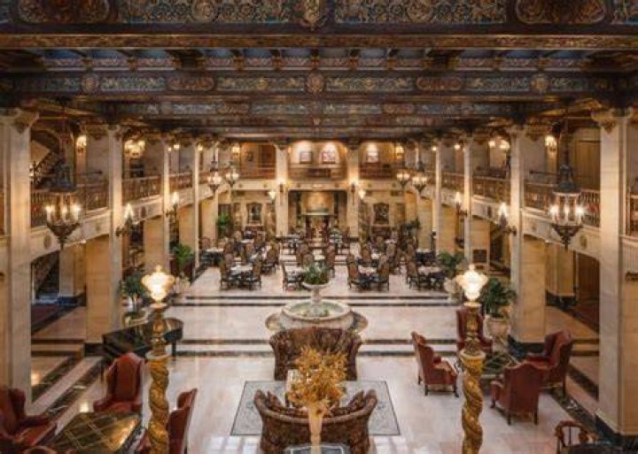 How many floors does the Davenport Grand hotel have?