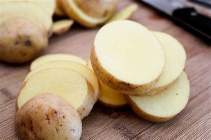 How many potatoes is a cup chopped?