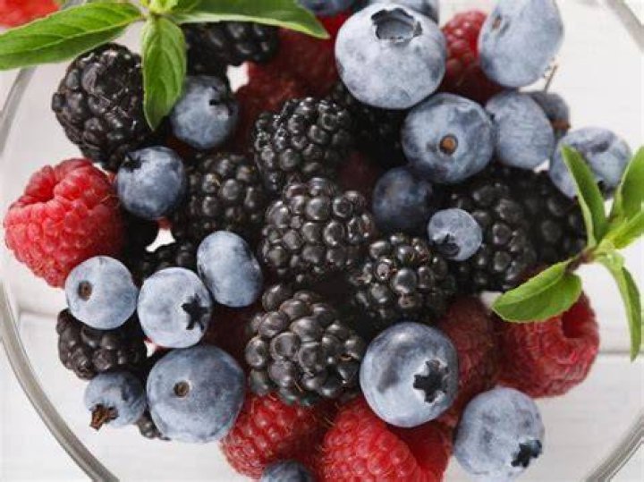 How much does a cup of mixed berries weigh?