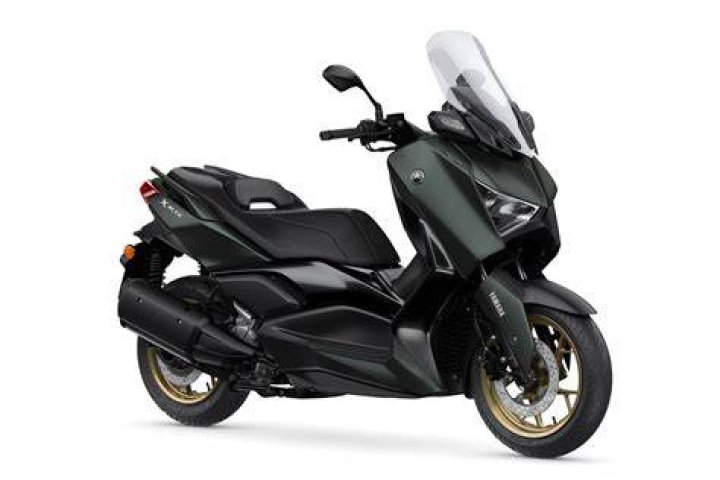 How much does the Yamaha Xmax 300 cost?