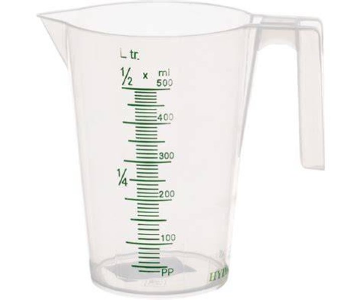 How much is 500 ml of water in cups?