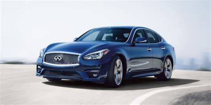 Is the Infiniti Q70 fast?