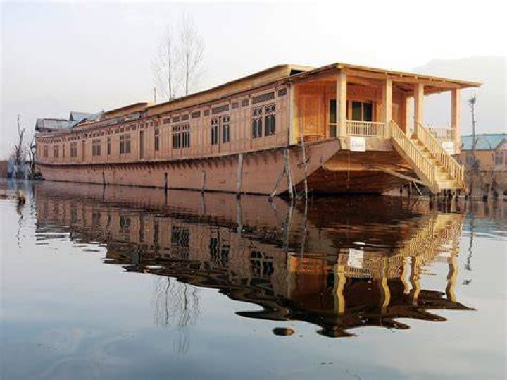 What are Kashmir houseboats called?