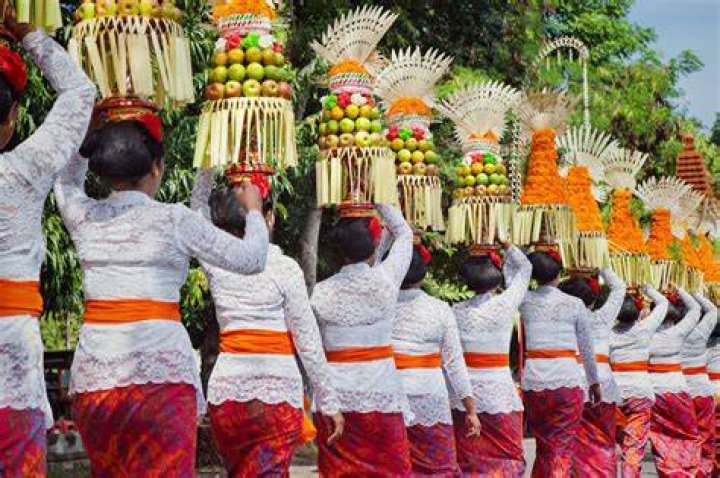 What are the culture and traditions of Indonesia?