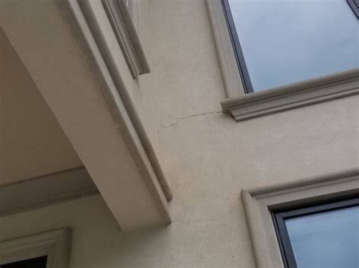 What are the problems with EIFS?