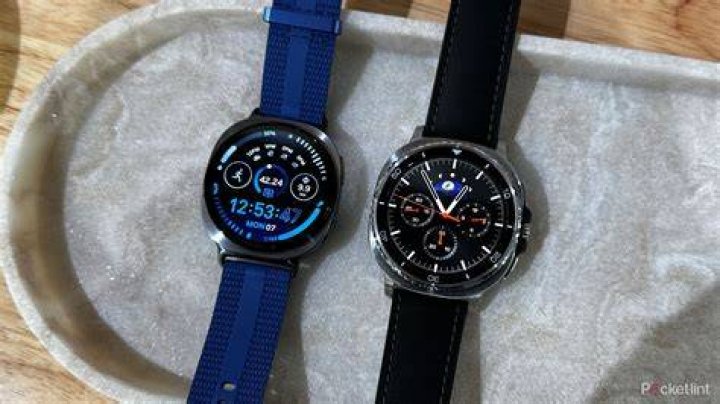 What comes in Samsung box watch?