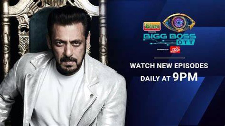 What happens in the first episode of Bigg Boss Season 8?