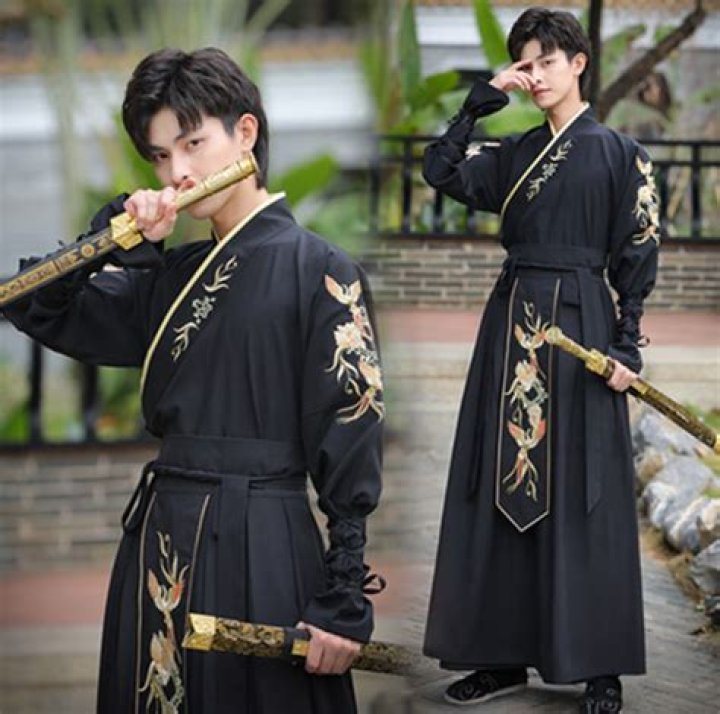 What is a traditional Chinese outfit called?