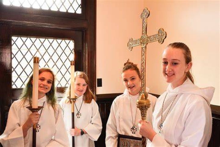 What is an acolyte in the Episcopal Church?