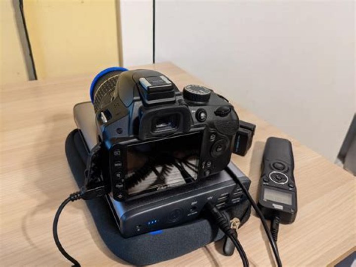 What kind of battery do I use for the D3200 Nikon camera?