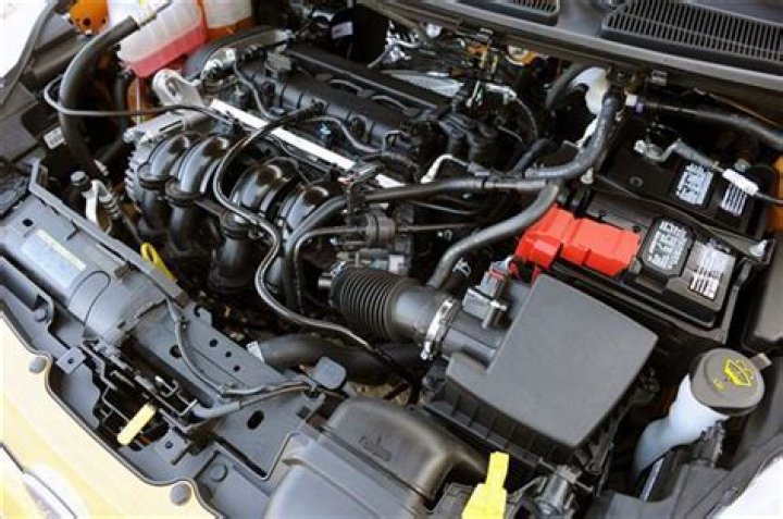 What kind of engine does a 2001 Ford Focus have?