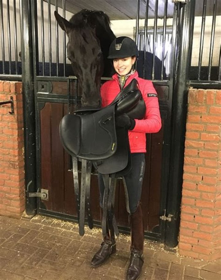 What saddle does Charlotte Fry use?