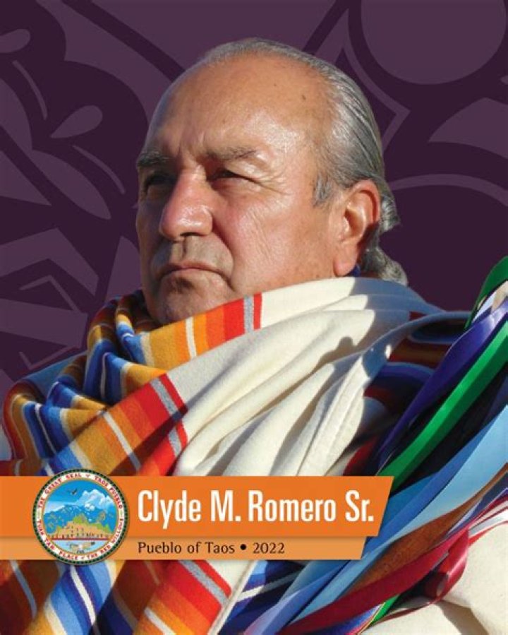 Who is the governor of Zia Pueblo?