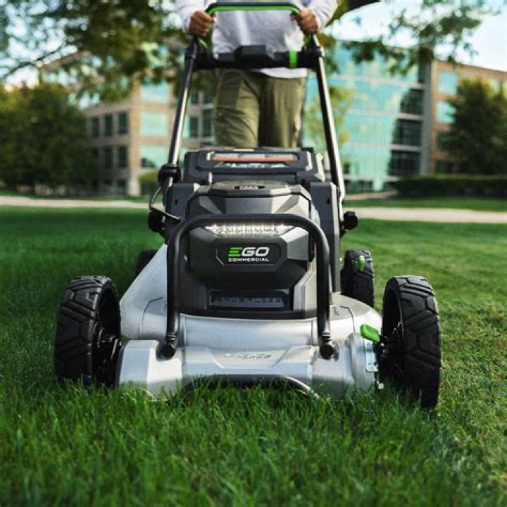 Who makes POWR Kraft mowers?